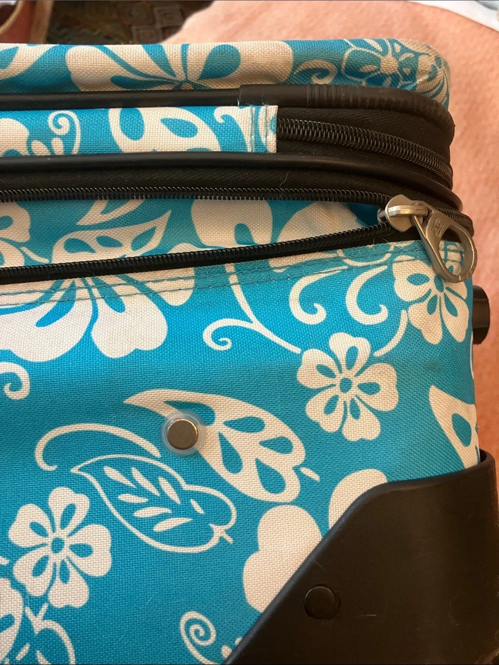 American Tourister front pocket
